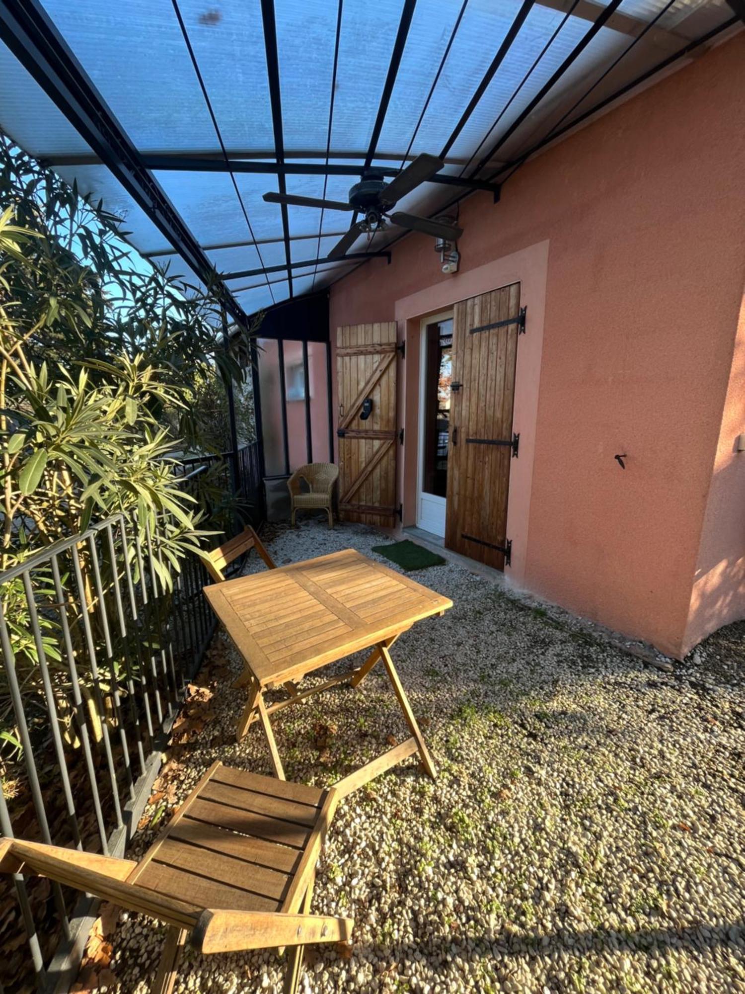 Studio Cosy Avec Climatisation Et Terrasse 말라타번 외부 사진