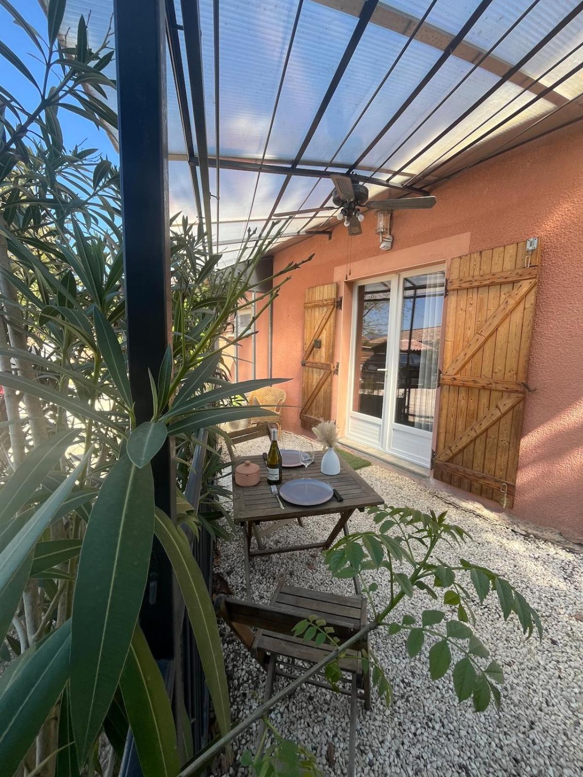 Studio Cosy Avec Climatisation Et Terrasse 말라타번 외부 사진